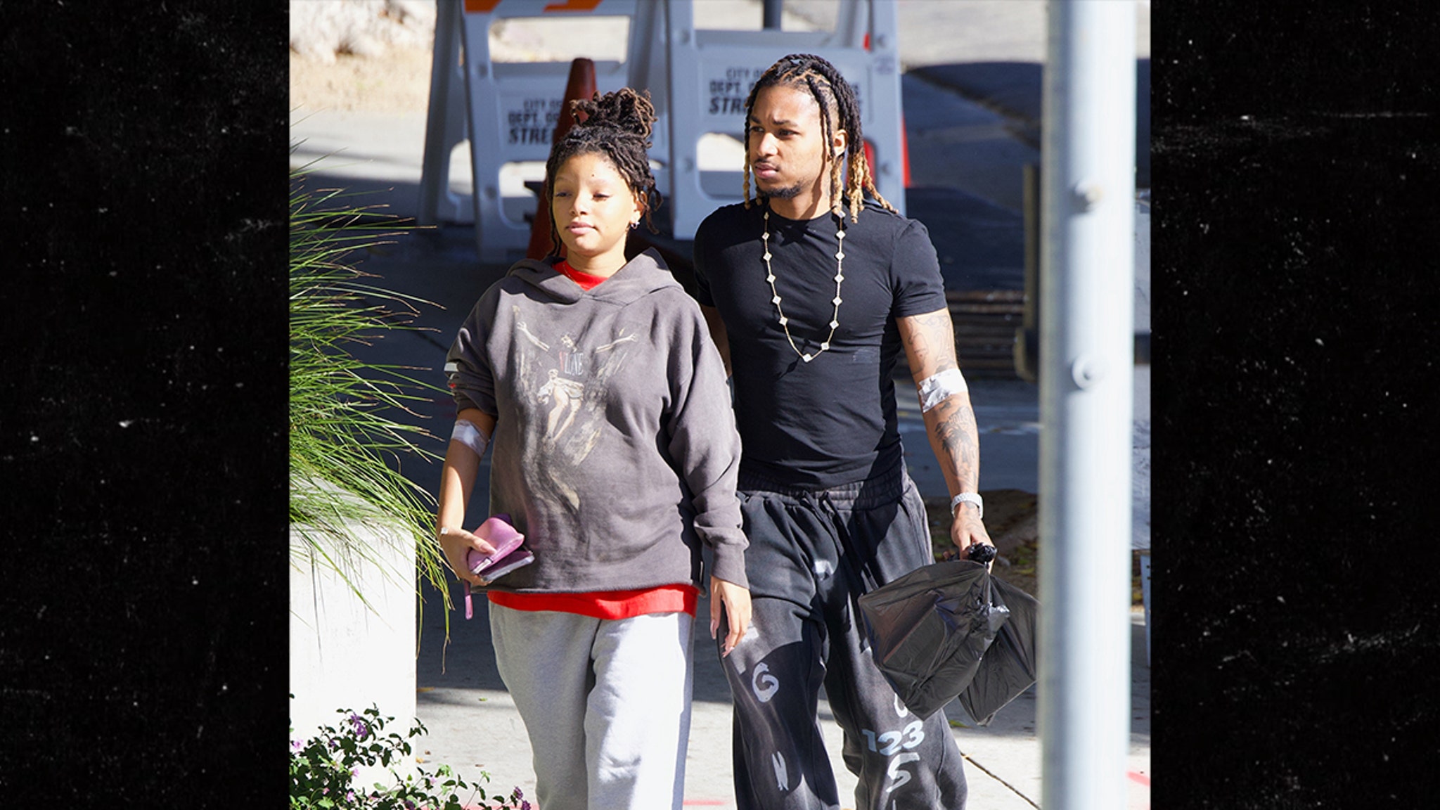 Halle Bailey Photos In Hoodie Fuel Pregnancy Rumors Urecomm